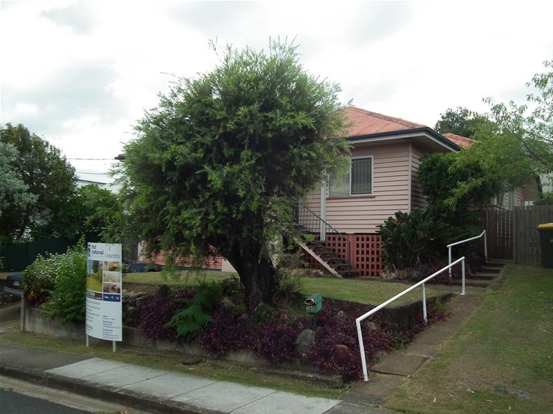 54 Newcastle Street, Fairfield QLD 4103