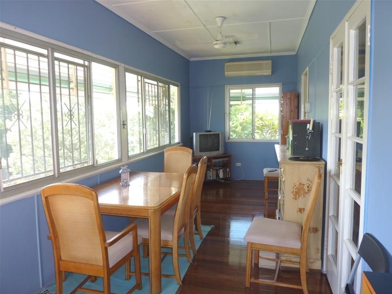 54 Newcastle Street, Fairfield QLD 4103