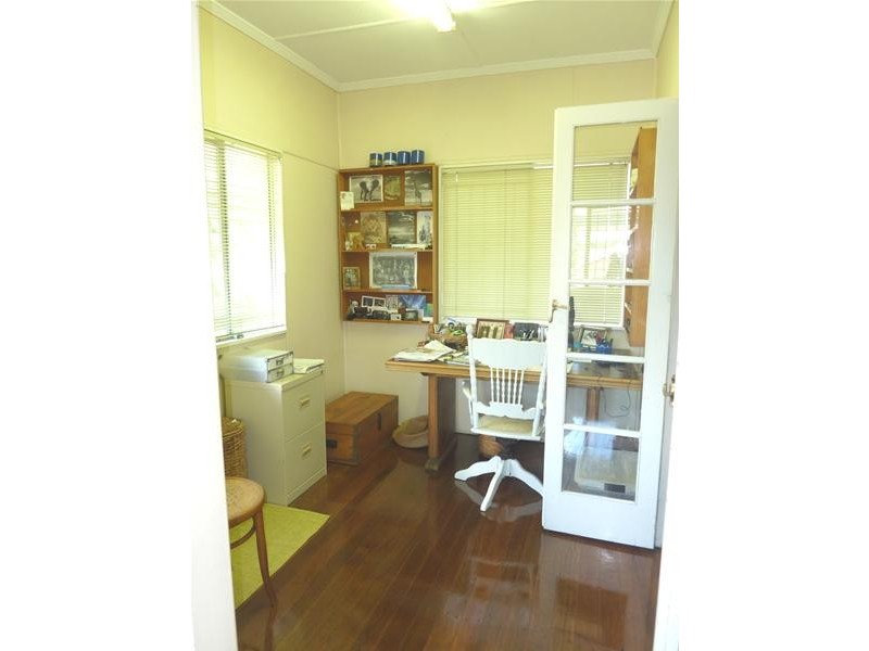 54 Newcastle Street, Fairfield QLD 4103