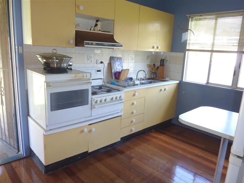 54 Newcastle Street, Fairfield QLD 4103