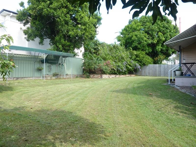 54 Newcastle Street, Fairfield QLD 4103