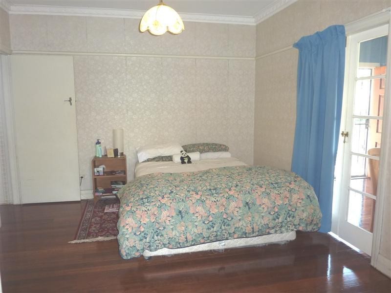 54 Newcastle Street, Fairfield QLD 4103