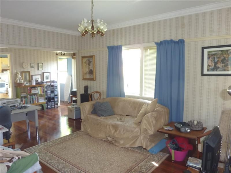 54 Newcastle Street, Fairfield QLD 4103