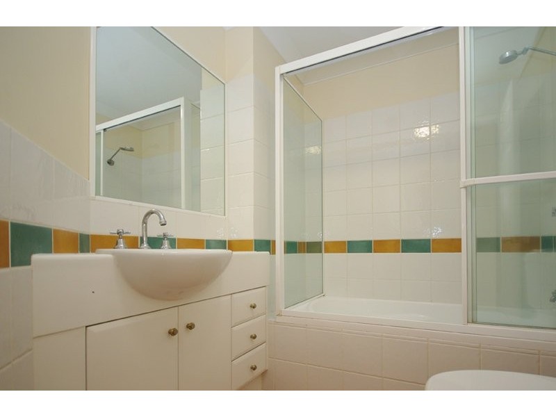 4/145 Old Cleveland Rd, Coorparoo QLD 4151