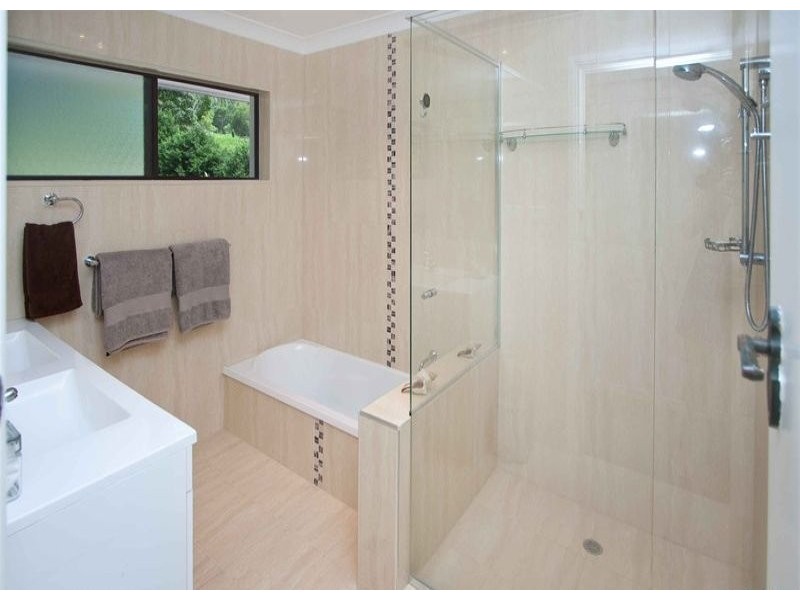 73 Greggs, Samford QLD 4520