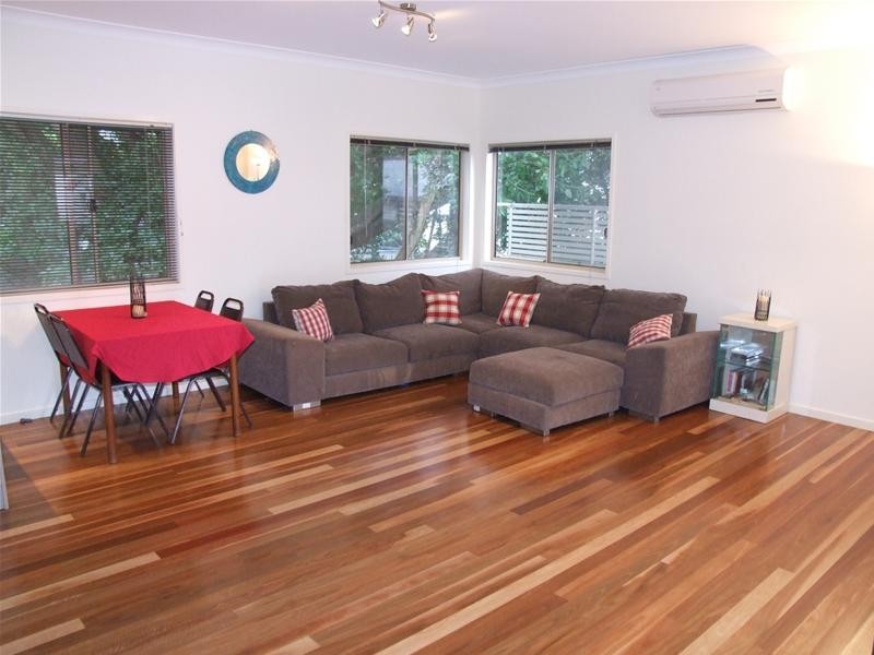 284 Wynnum Road, Norman Park QLD 4170