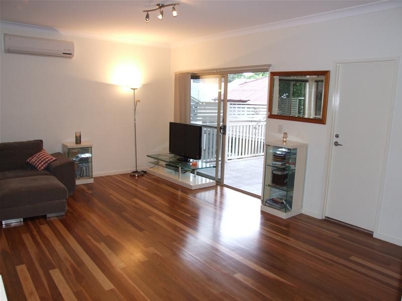 284 Wynnum Road, Norman Park QLD 4170