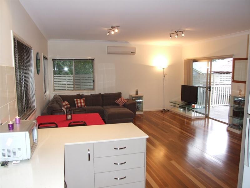 284 Wynnum Road, Norman Park QLD 4170