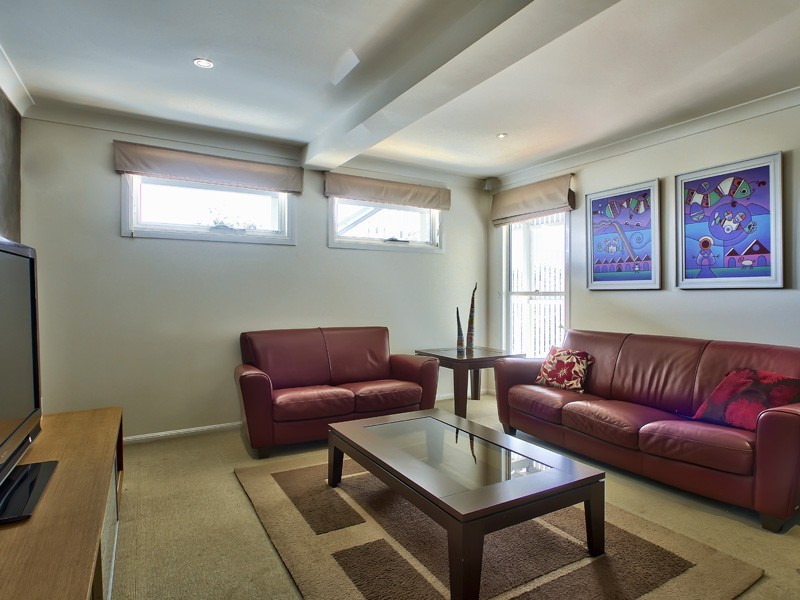 27 Oxley Drive, Holland Park QLD 4121