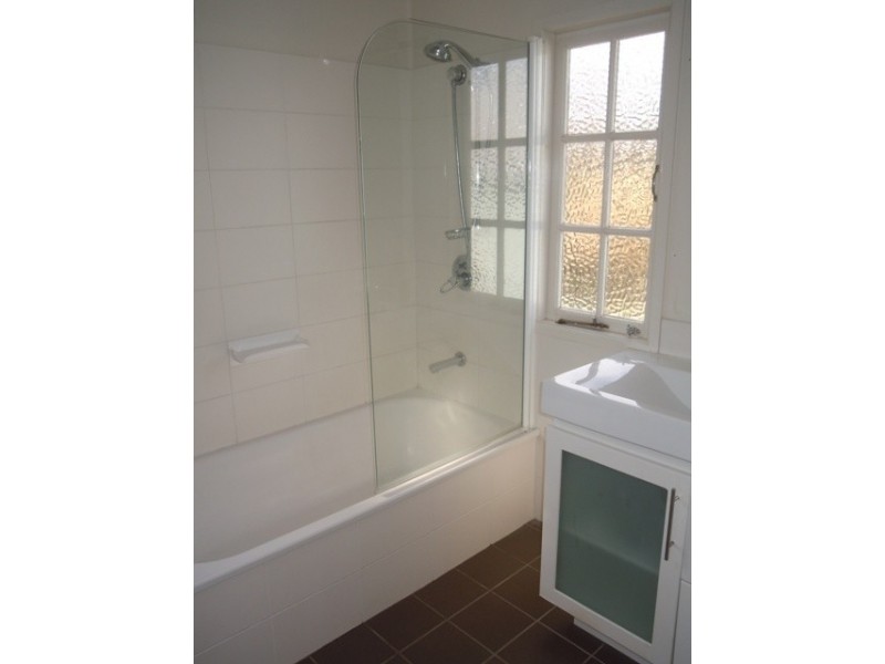 8 Pioneer St, Toowong QLD 4066