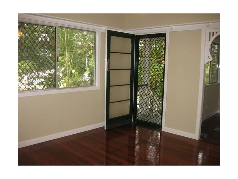 40 LOGAN Ave, Oxley QLD 4075