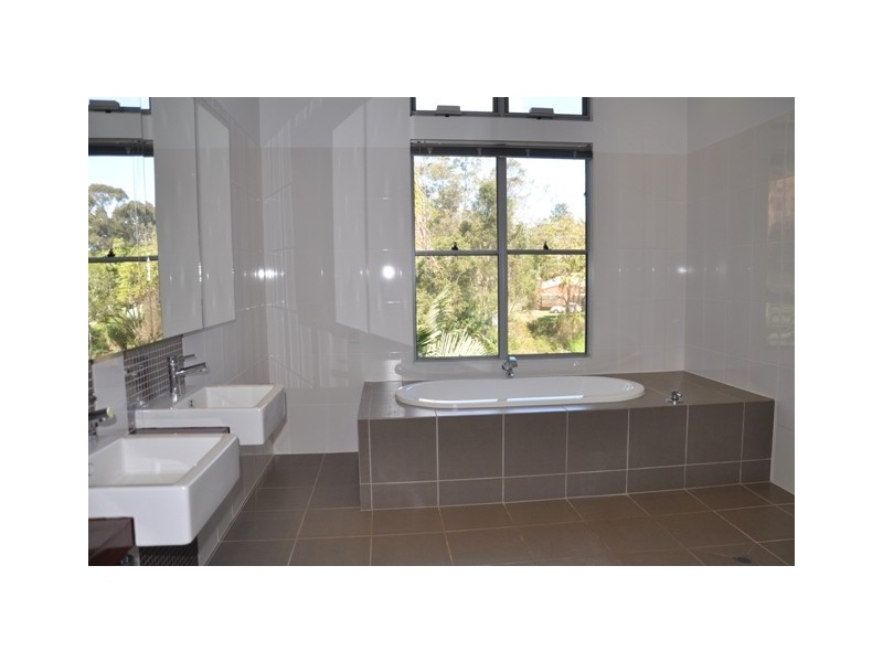 35 Picasso St, Carina QLD 4152