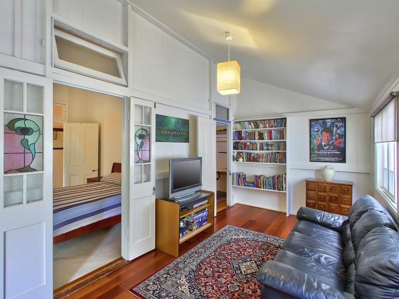 25 Laurel Street, Highgate Hill QLD 4101