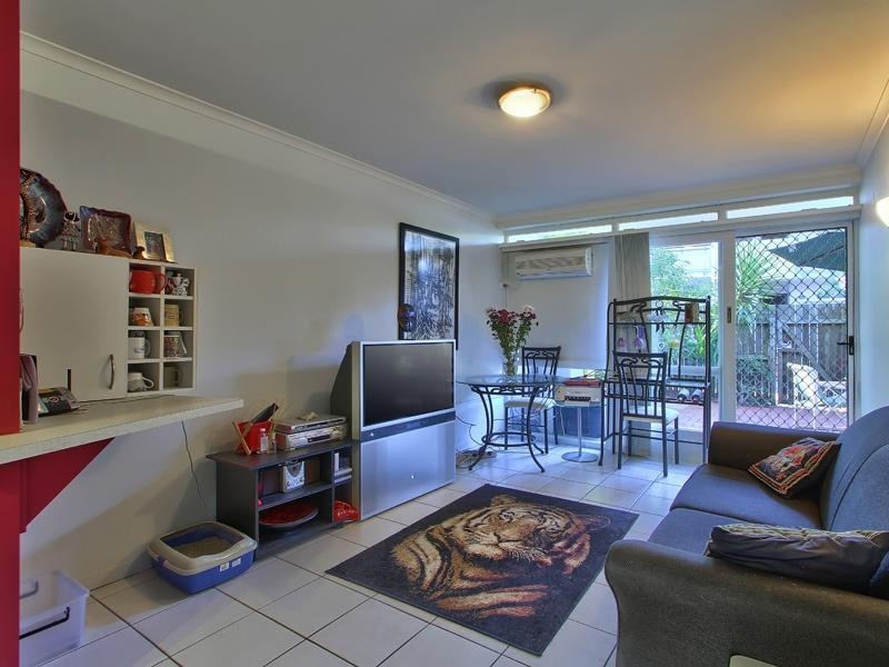2/30 Cork Street, Yeronga QLD 4104