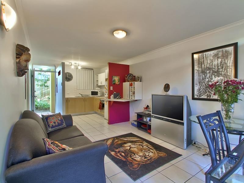 2/30 Cork Street, Yeronga QLD 4104