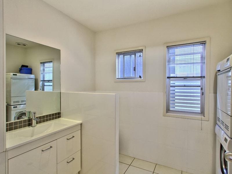 62 Gladstone Street, Indooroopilly QLD 4068