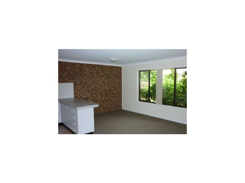 Unit 2/11 Emsworth Street, Wynnum QLD 4178