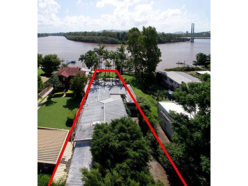 33 Brisbane Corso, Fairfield QLD 4103