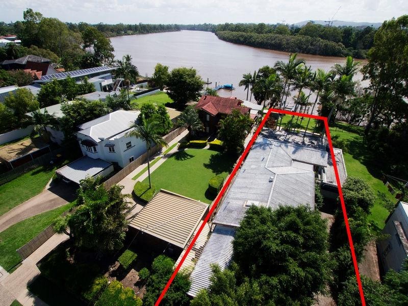 33 Brisbane Corso, Fairfield QLD 4103