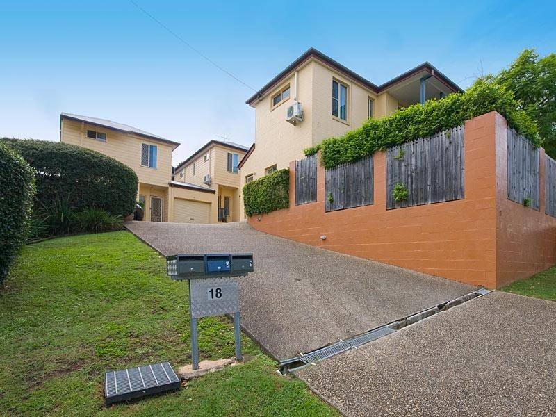 1/18 Lockhart Street, Woolloongabba QLD 4102