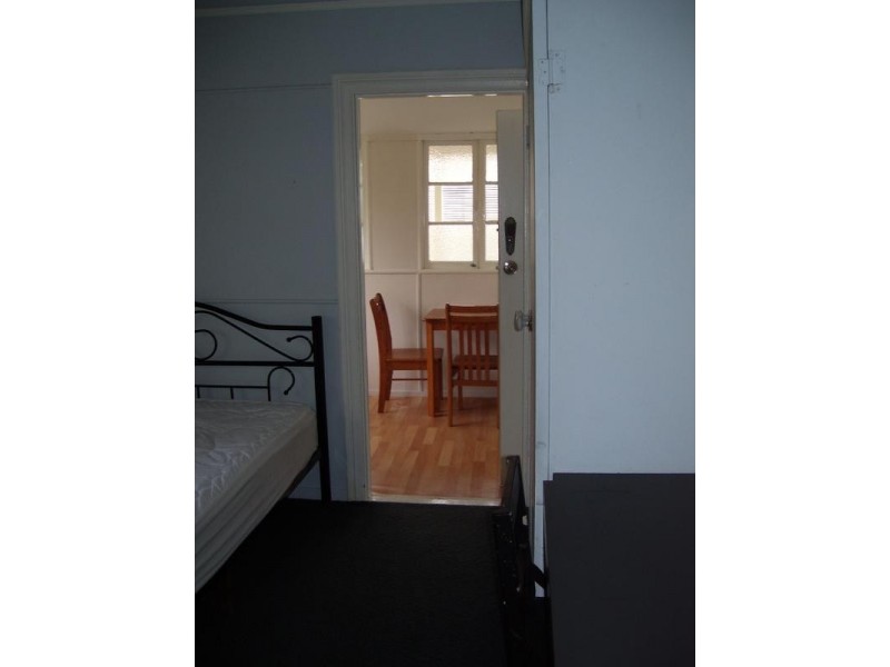 2/11 Salstone Street, Kangaroo Point QLD 4169