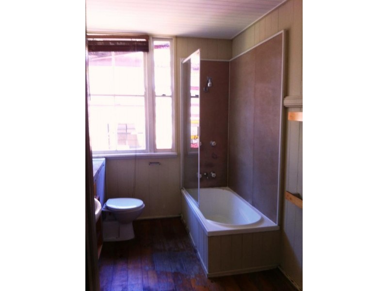 57 Mossgrove Street, Woolloongabba QLD 4102