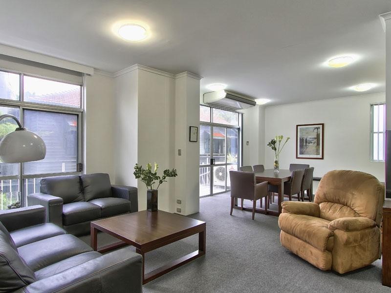 2/182 Dornoch Terrace, Highgate Hill QLD 4101