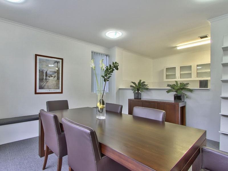 2/182 Dornoch Terrace, Highgate Hill QLD 4101