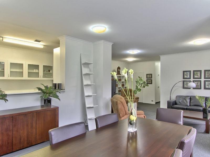 2/182 Dornoch Terrace, Highgate Hill QLD 4101