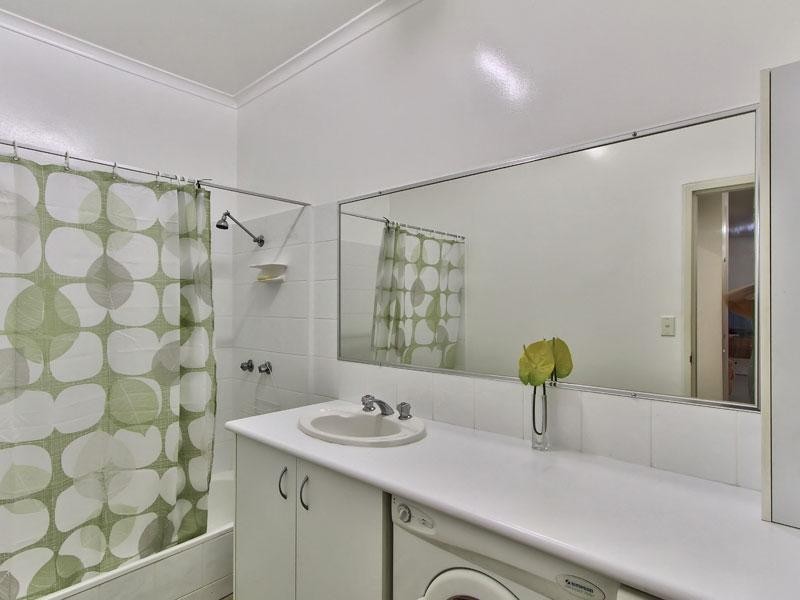 2/182 Dornoch Terrace, Highgate Hill QLD 4101