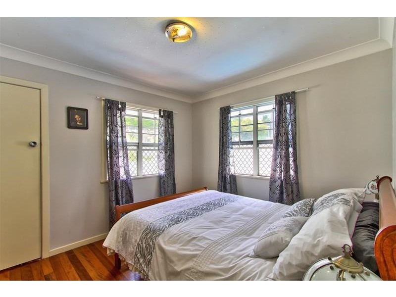 42 Kneale Street, Holland Park West QLD 4121