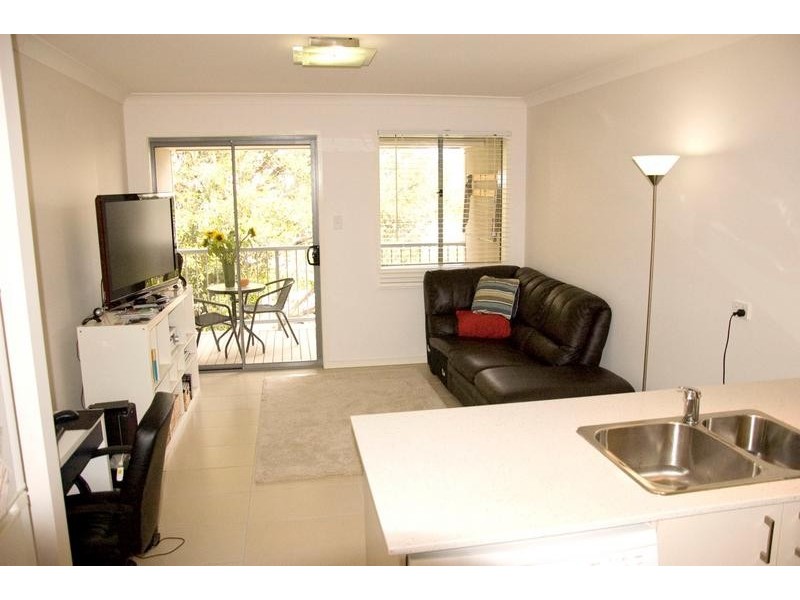 2/58 Ross Street, Woolloongabba QLD 4102