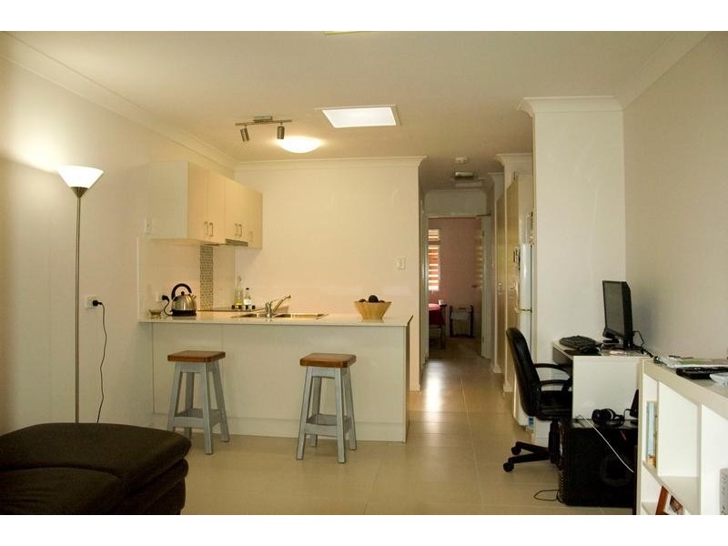 2/58 Ross Street, Woolloongabba QLD 4102