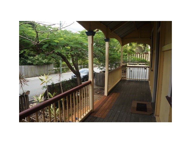 55 Mossgrove Street, Woolloongabba QLD 4102