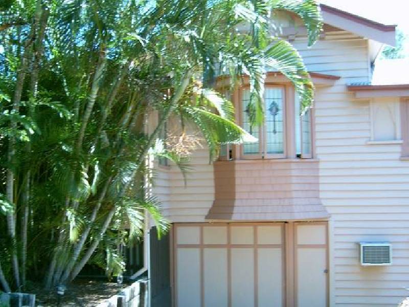 64 Henzell Terrace, Greenslopes QLD 4120