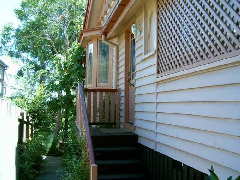 64 Henzell Terrace, Greenslopes QLD 4120