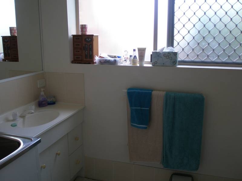 1/327 Cornwall Street, Greenslopes QLD 4120