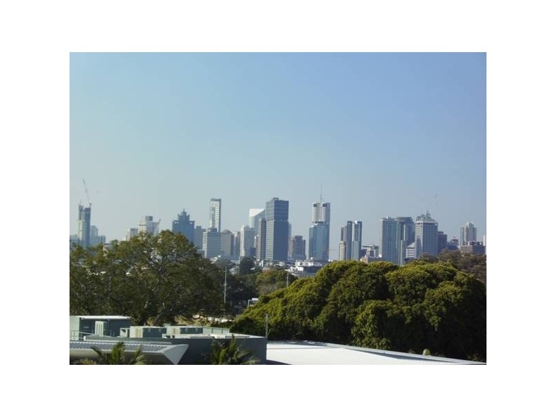 Pidgeon Close, West End QLD 4101