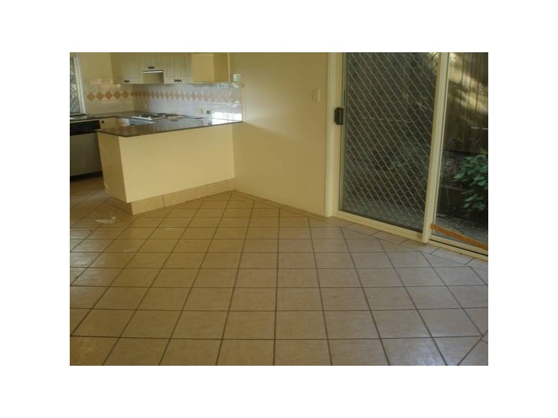 4/19 Athlone Street, Woolloongabba QLD 4102