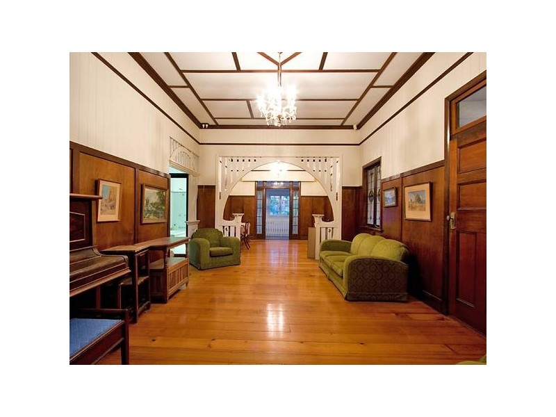 25 Henzell Terrace, Greenslopes QLD 4120