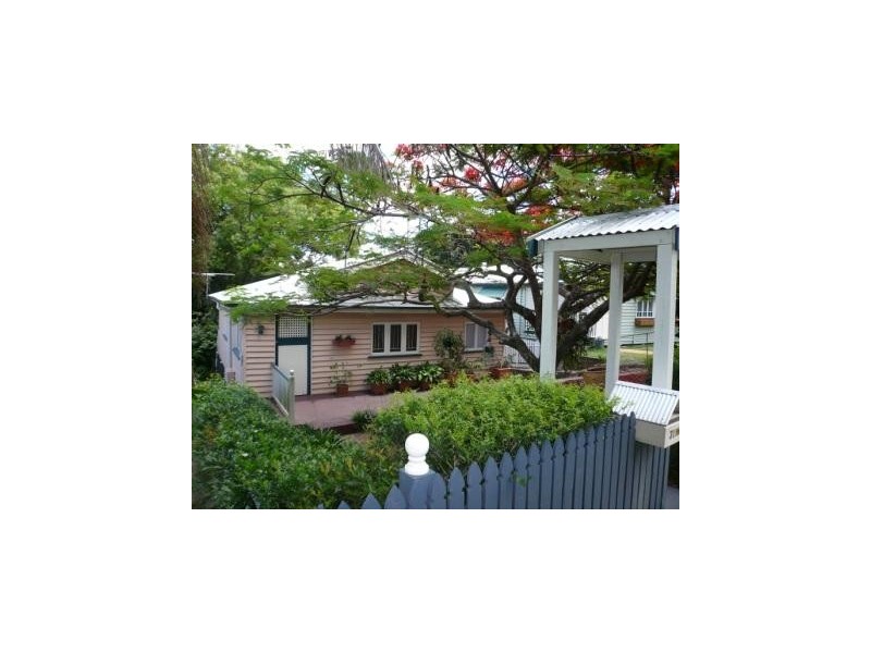 31 Albert Street, Holland Park West QLD 4121