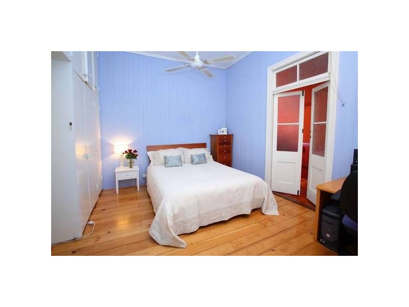 11 Curd Street, Greenslopes QLD 4120