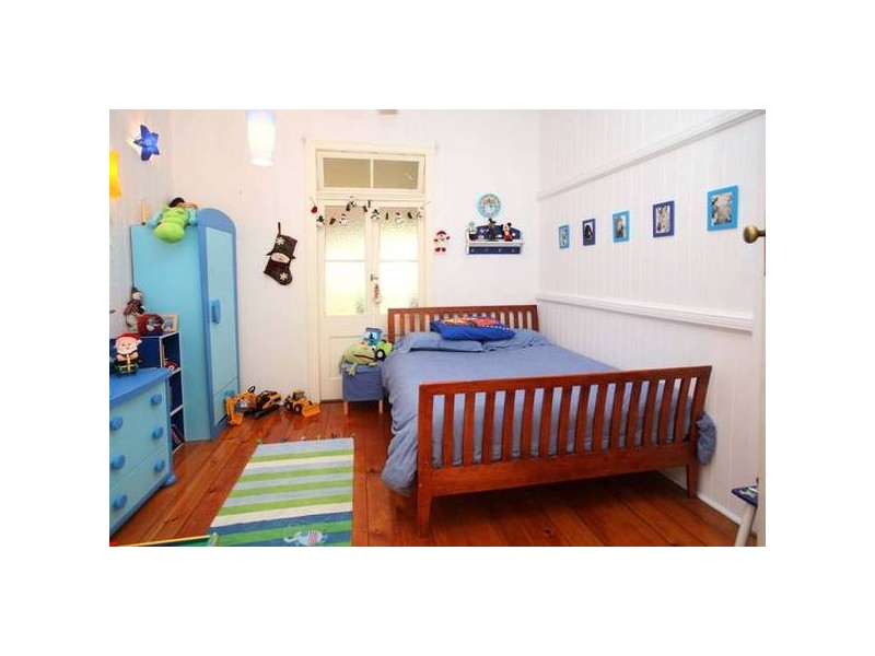 11 Curd Street, Greenslopes QLD 4120