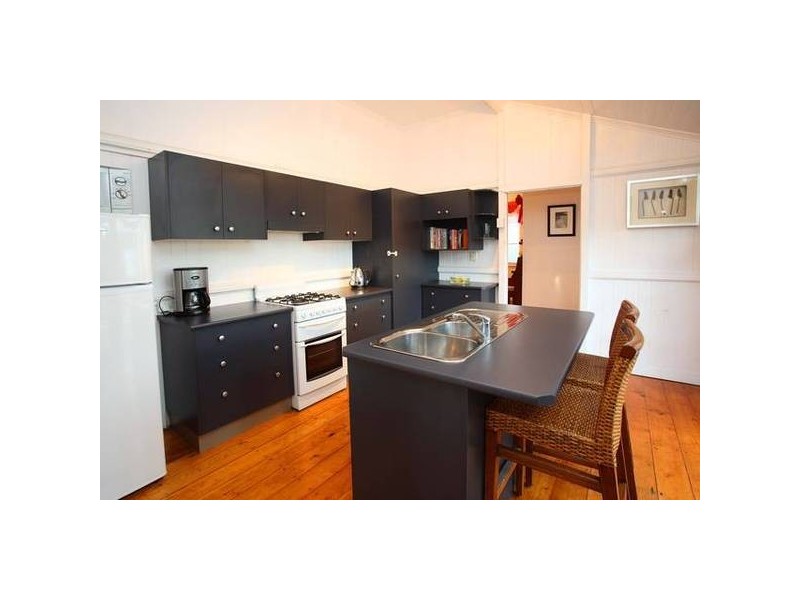 11 Curd Street, Greenslopes QLD 4120