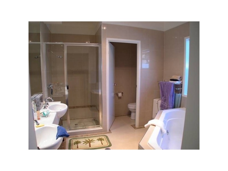 11 Sorrento Close, Carindale QLD 4152