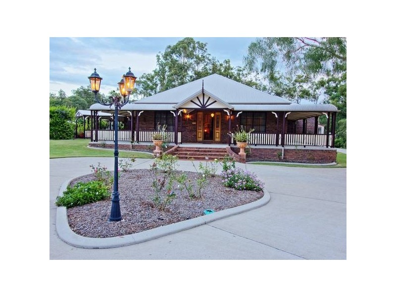 24 Madison Court, Munruben QLD 4125