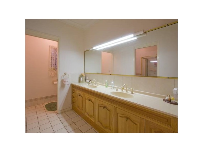 24 Madison Court, Munruben QLD 4125