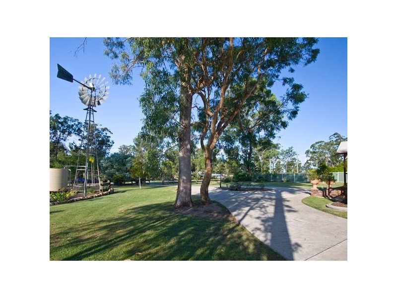 24 Madison Court, Munruben QLD 4125