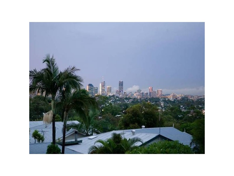 305 Cavendish Road, Coorparoo QLD 4151