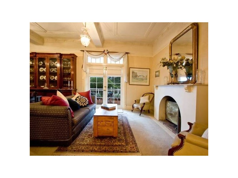 305 Cavendish Road, Coorparoo QLD 4151